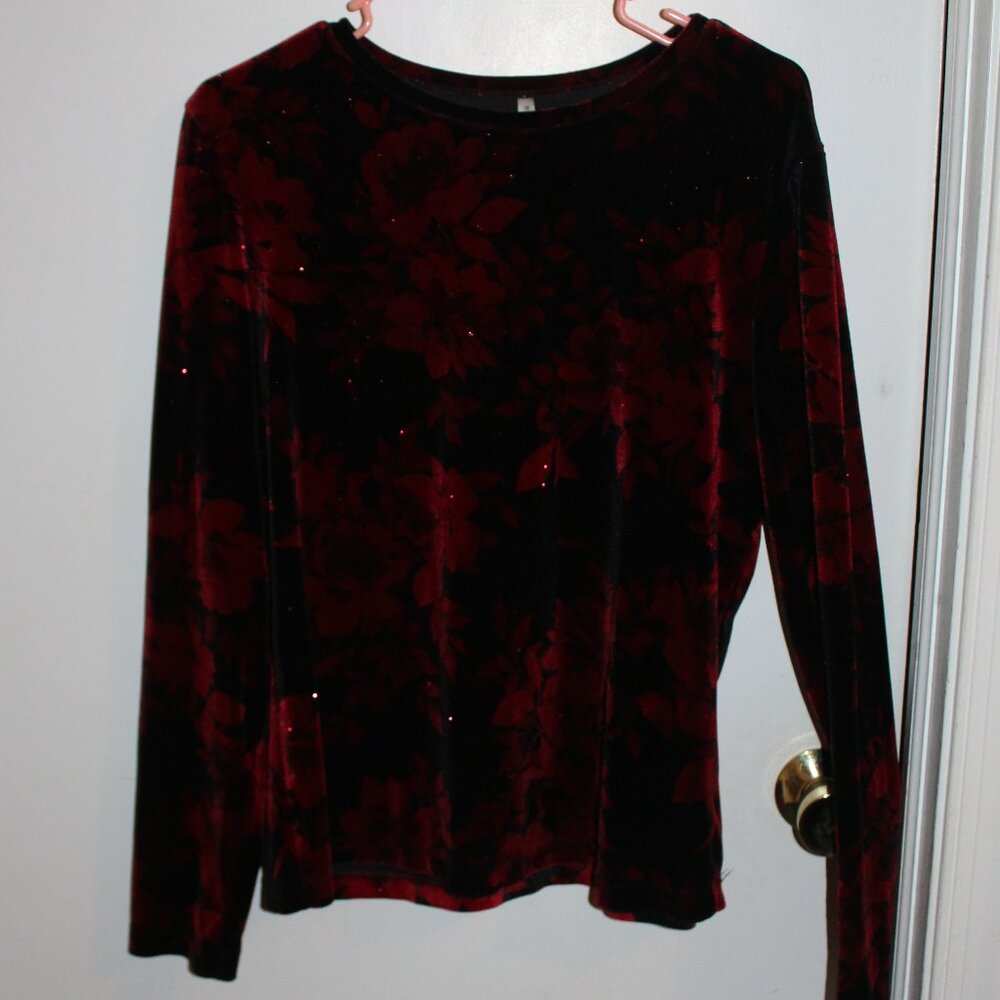 White Stag Crush Black Velvet with Red floral design with sparkles